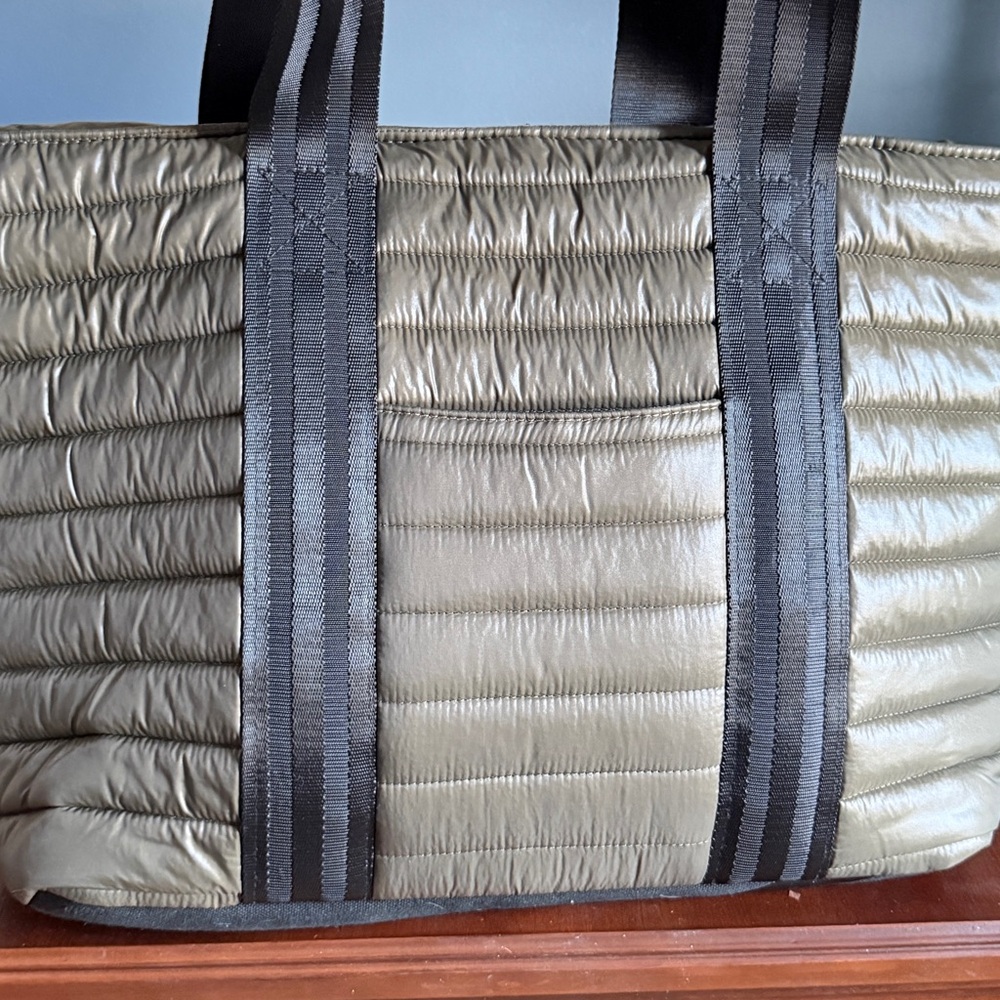 Excellent THINK ROYLN Wingman Bag Olive Nylon Quilted Tote with Black Straps